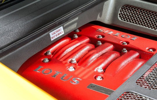 Lotus Esprit S1 Versus V8