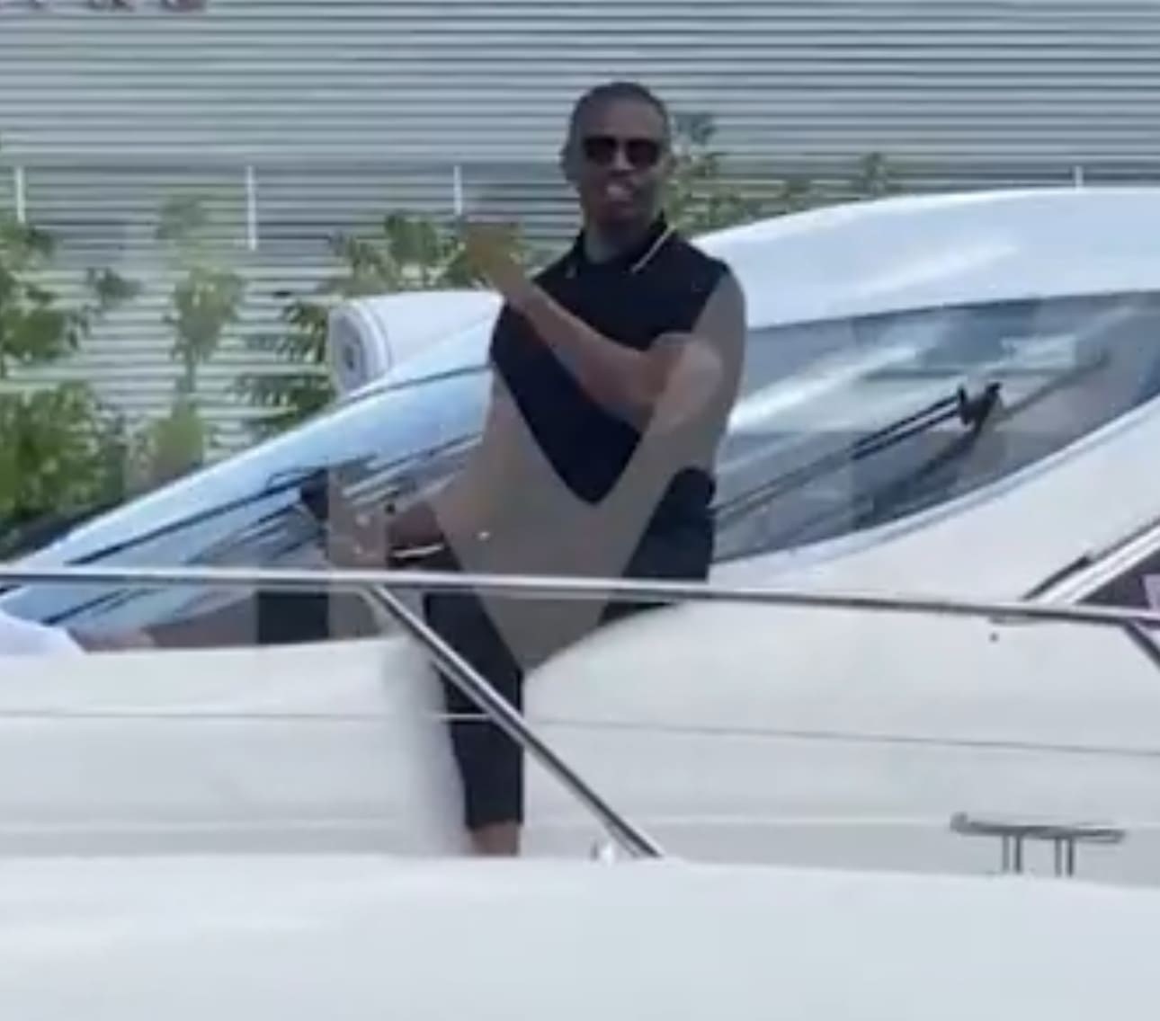 Jamie Foxx Waves to Fans from a MegaBoat in First Public Sighting