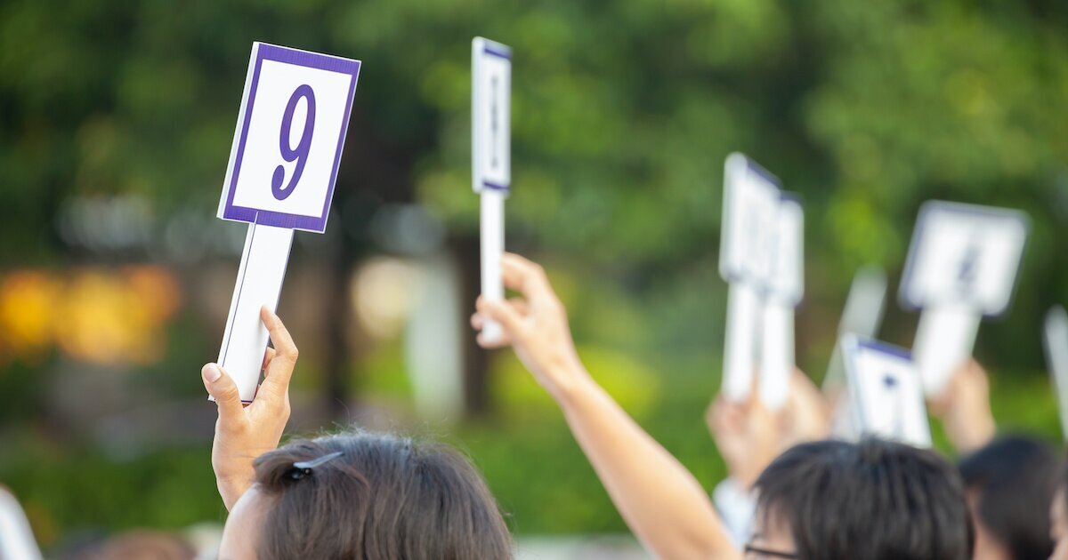 How to navigate a bidding war, according to expert realtors