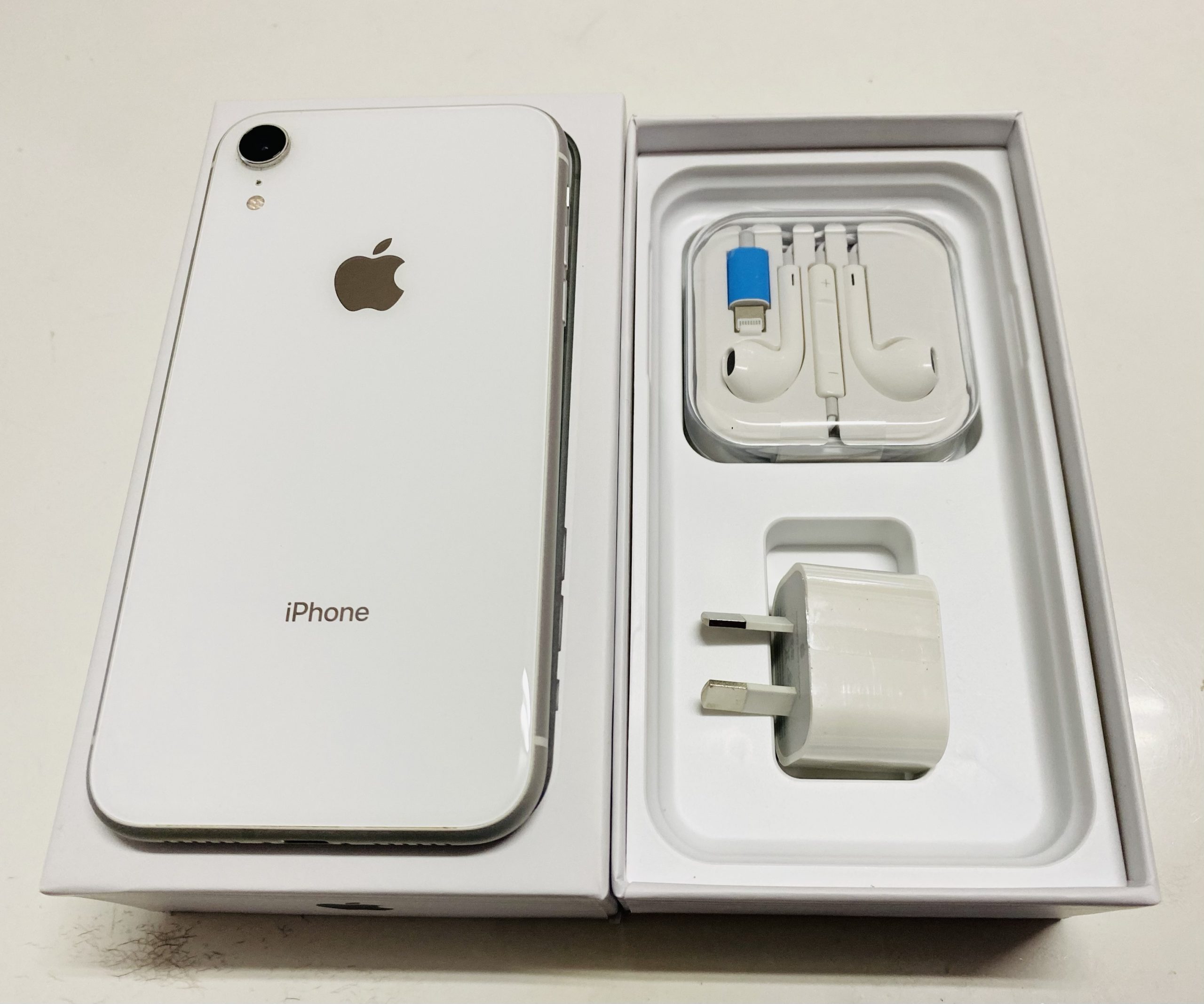 iPhone XR white 64 GB Lakemba Shop