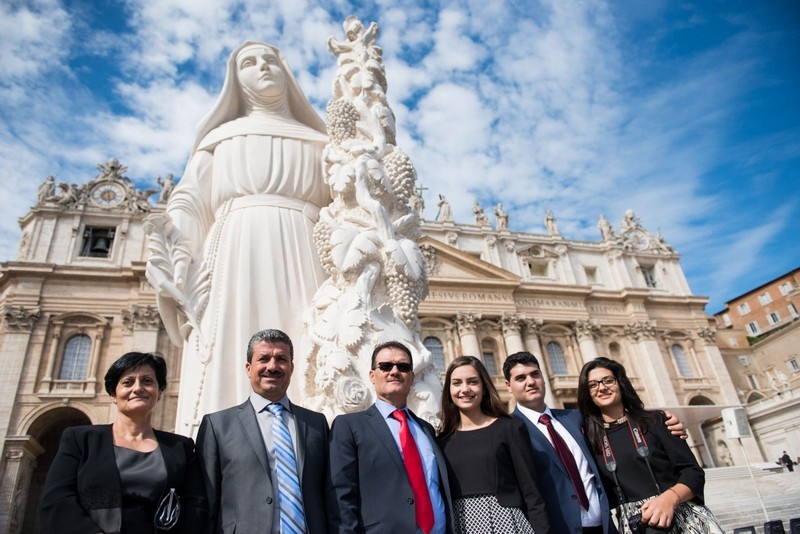 بالصور القديسة ريتا من صخر لبنان