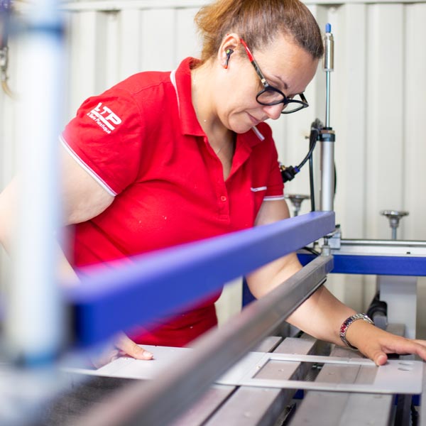 Sheet plastics bending no specific moulds nor tools LTP