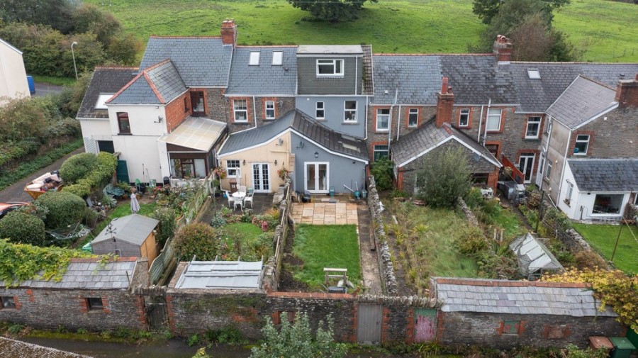 Llanfabon Road, Nelson, Treharris, 3 bedroom, Mid Terraced House