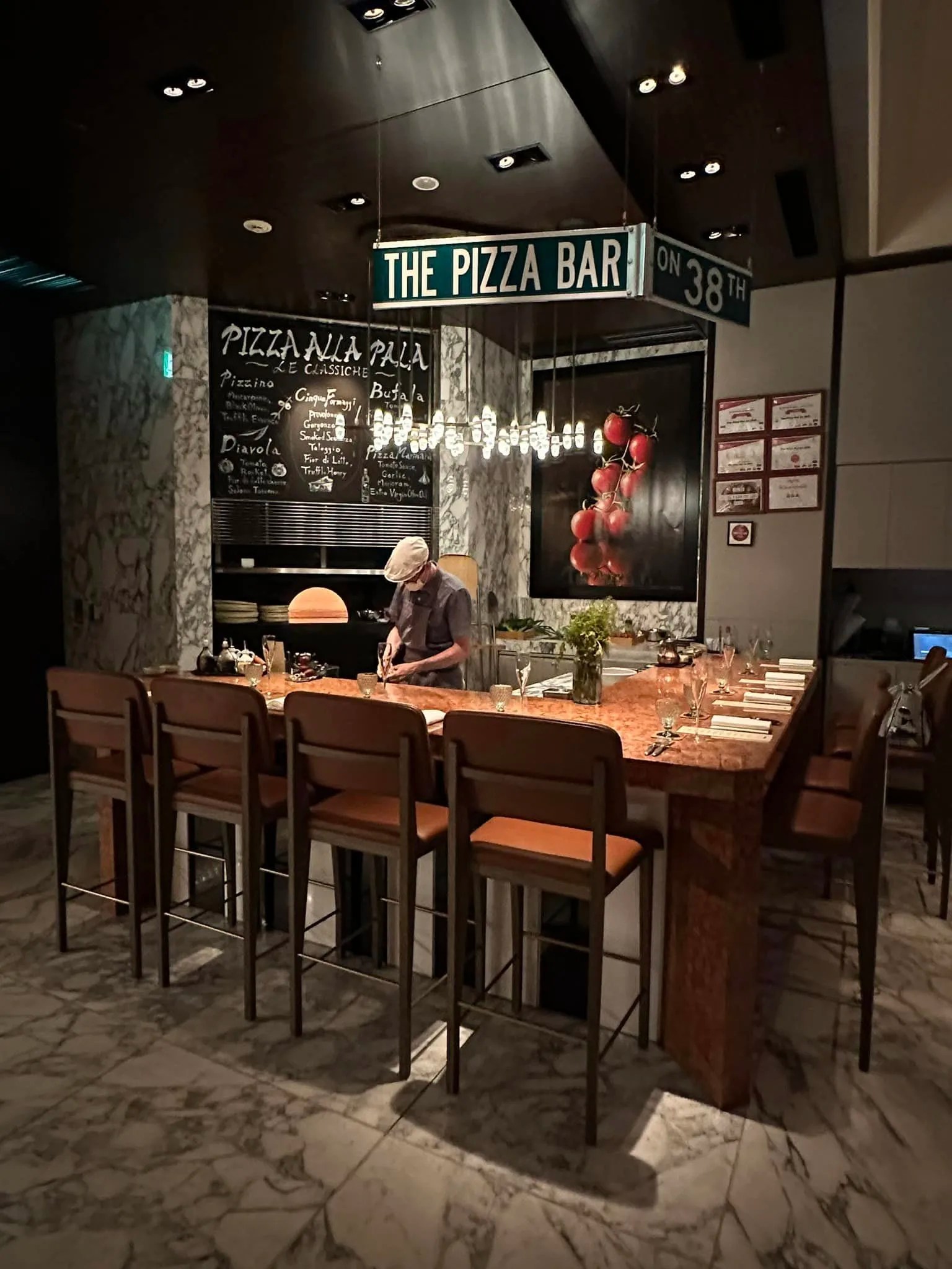 La pizzeria attiva più piccola del mondo The Pizza Bar On 38th a Tokyo