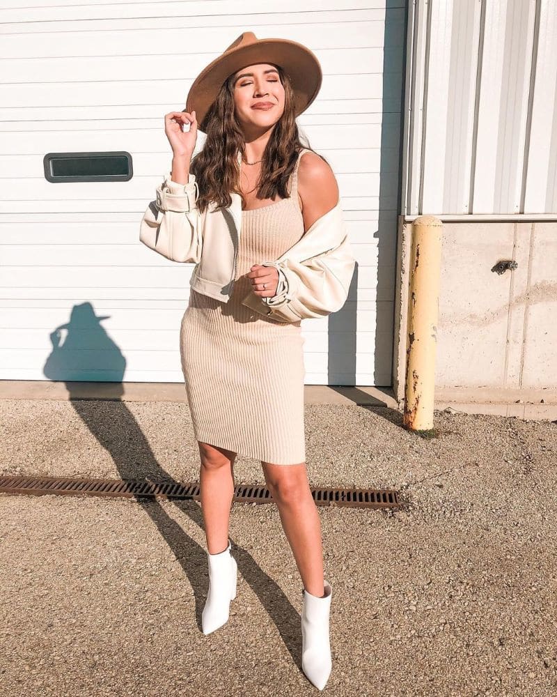 30 Outfits with White Boots To Inspire You All Year Fashion