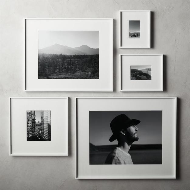 33 White Decorating Ideas, White Picture Frames for Bright Wall Decor