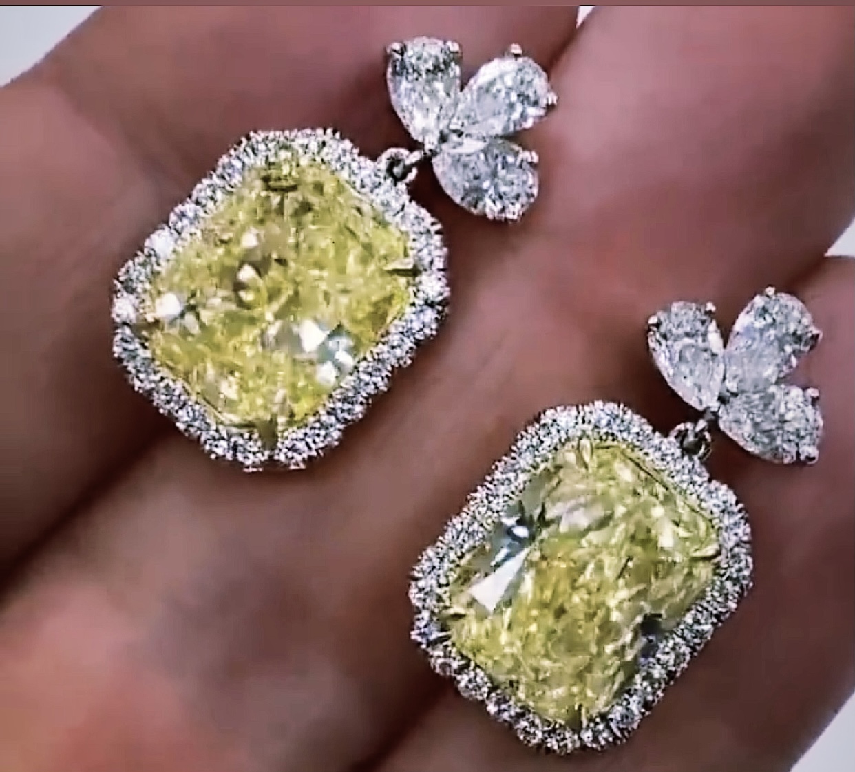 Top 20 Ultraluxury Jewelry Pieces LuxeLife9