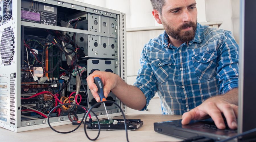 Quelles sont les tâches principales d’un technicien informatique ? Le
