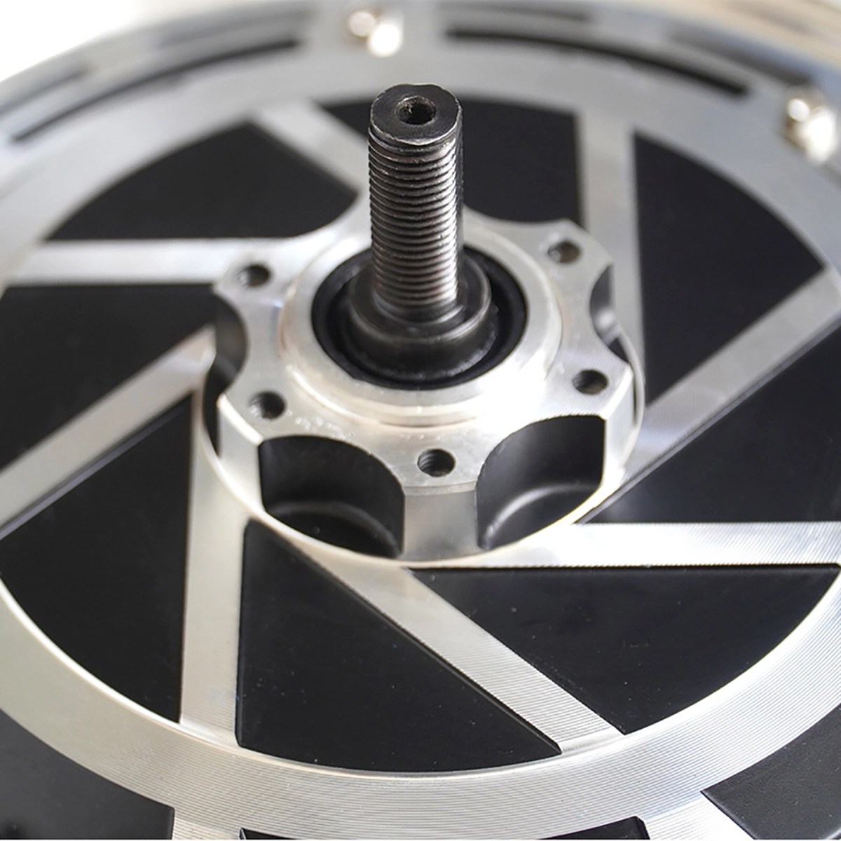 How does a hub motor work?