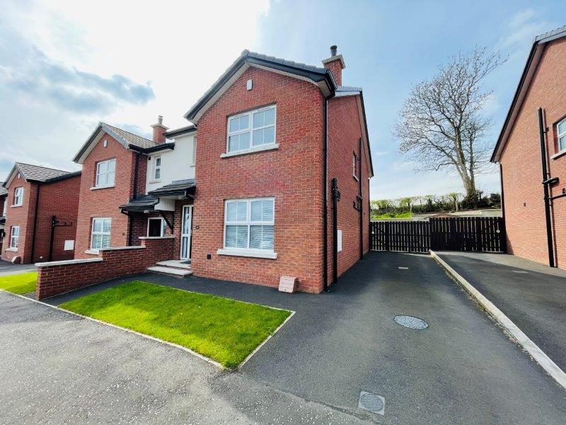 35 Carnwood, Ballymena 3 Bedroom SemiDetached Home L&B