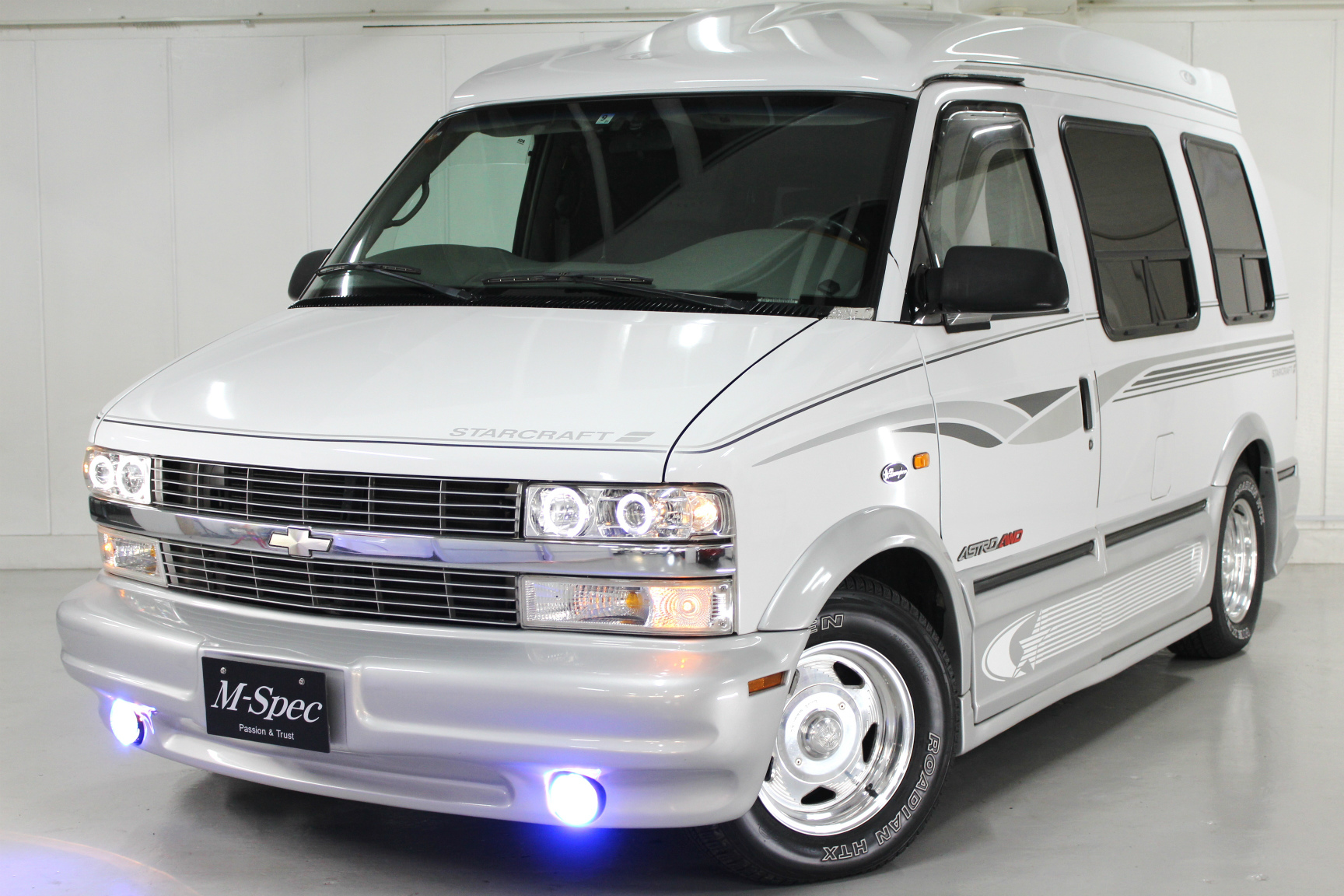 アストロ スタークラフト ブロアム4WD三井物産正規ディーラー車 8ナンバーキャンピング MSpec