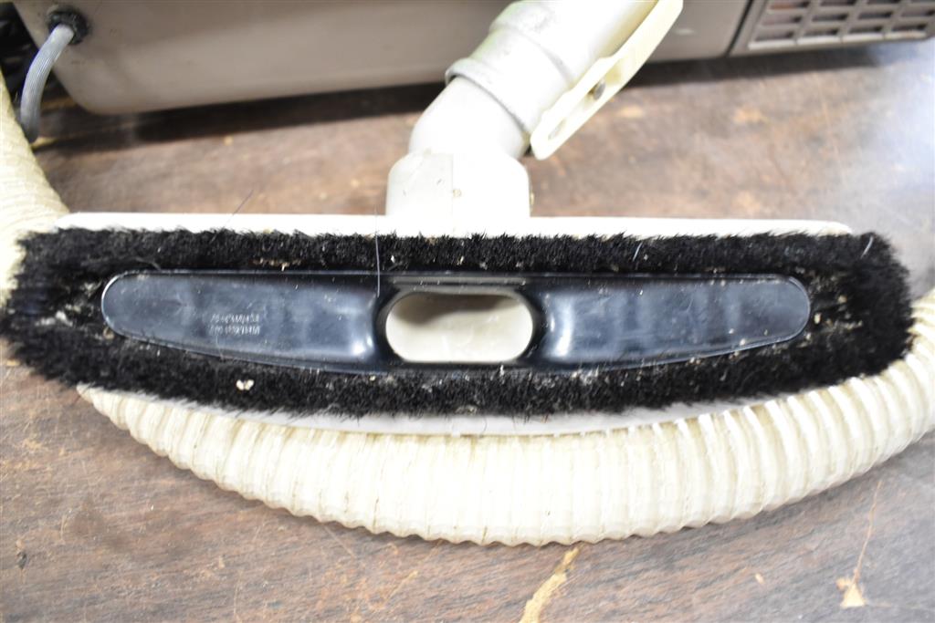 Hoover Canister Vacuum C6084B