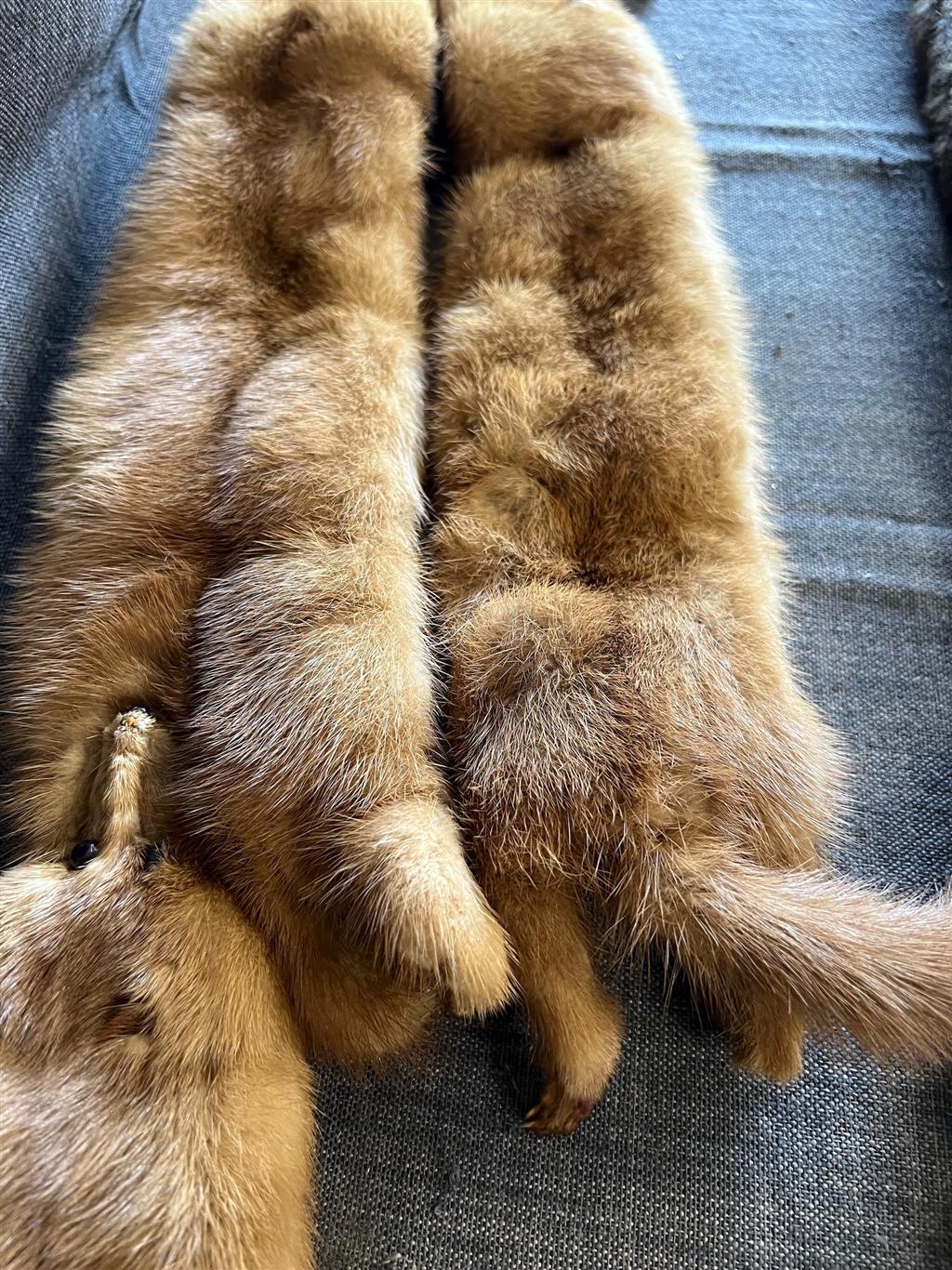 2 Mink Stoles 4 Minks Per Stoles