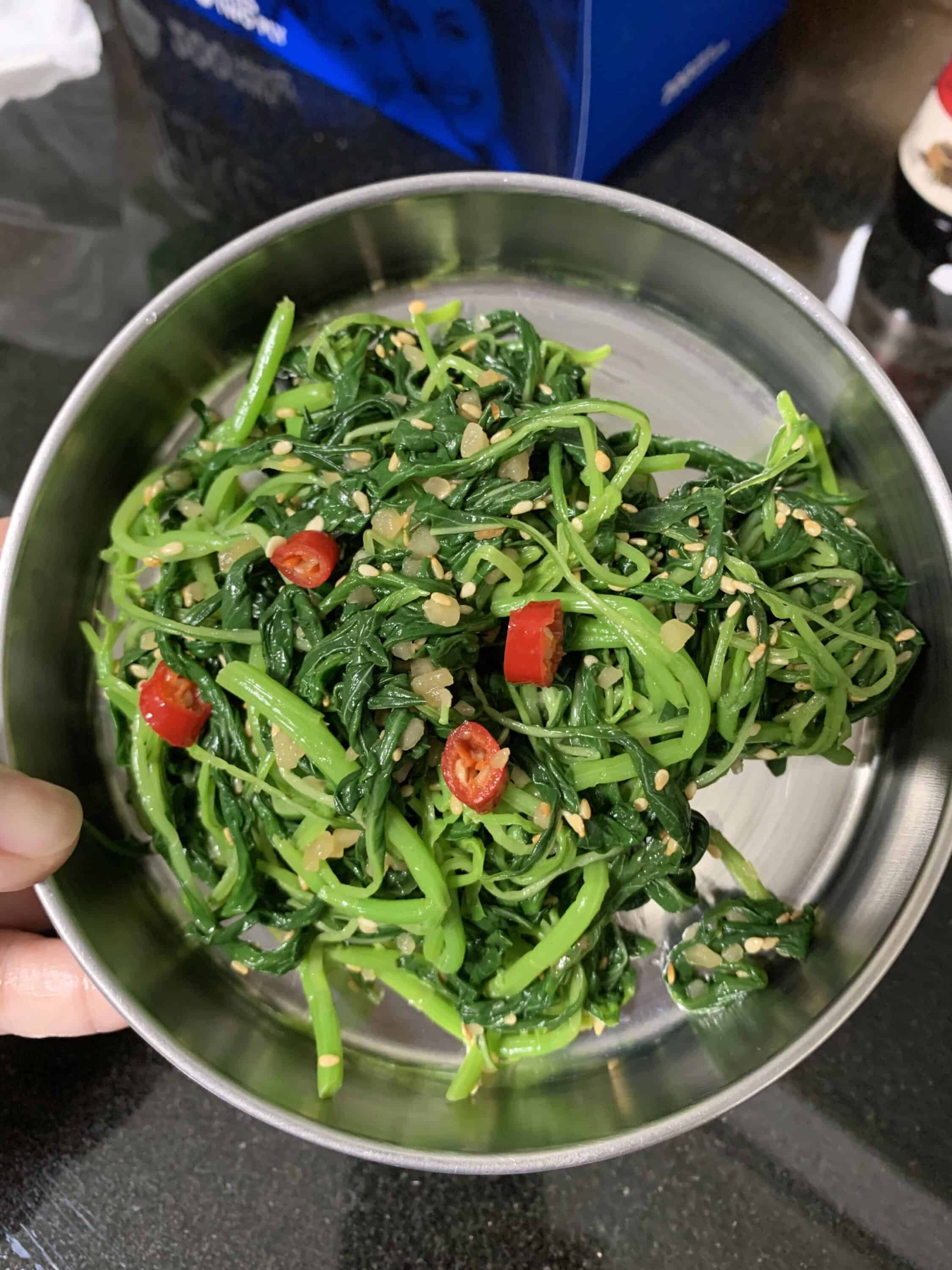 Spinach side dish (Sigeumchinamul) recipe by Maangchi