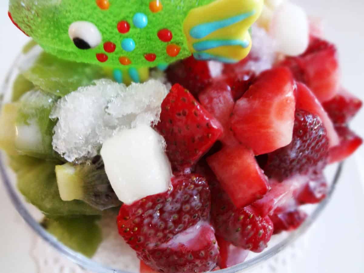 Patbingsu (Shaved ice with sweet red beans and fruit) recipe by Maangchi