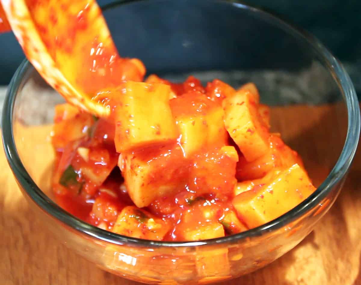Kkakdugi (Cubed radish kimchi) recipe