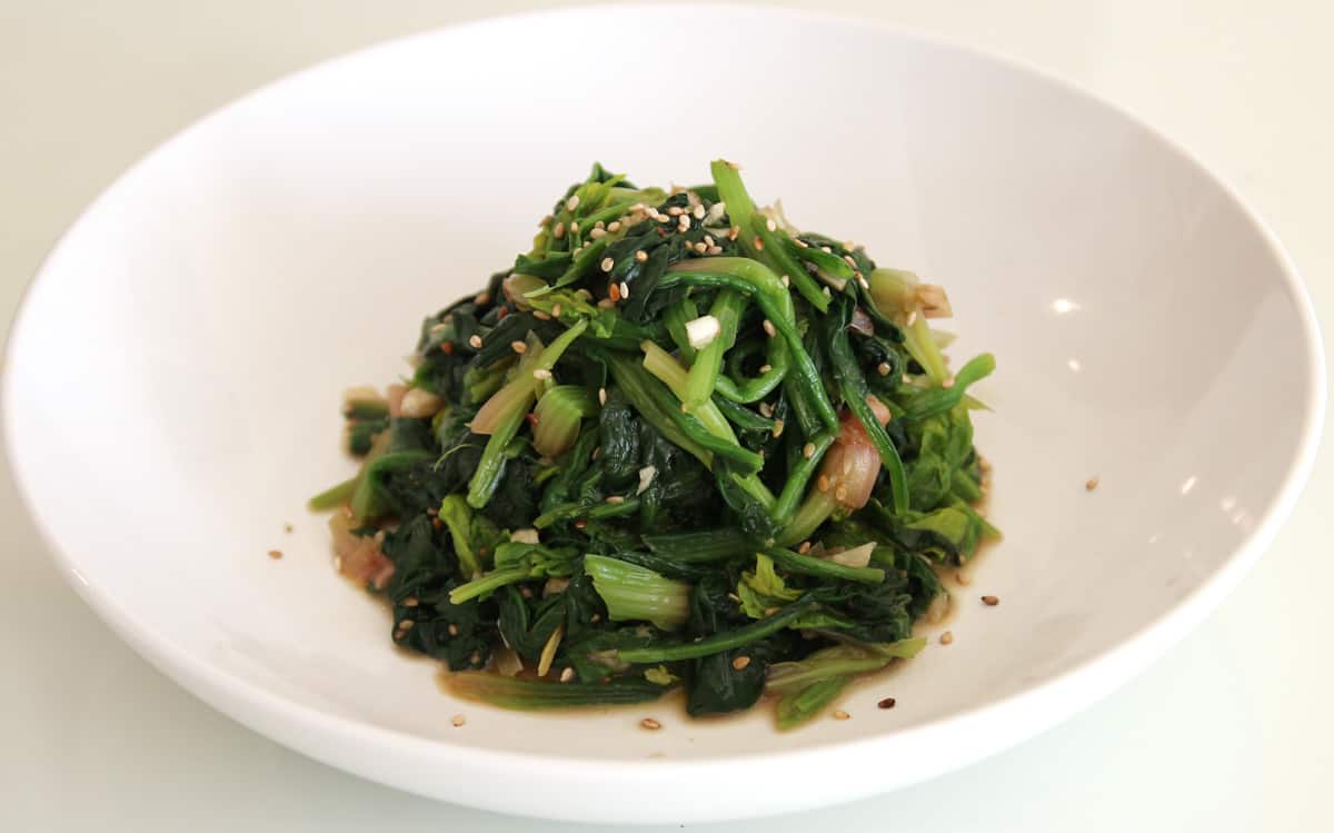 Korean food photo Sigeumchi namul (spinach side dish)