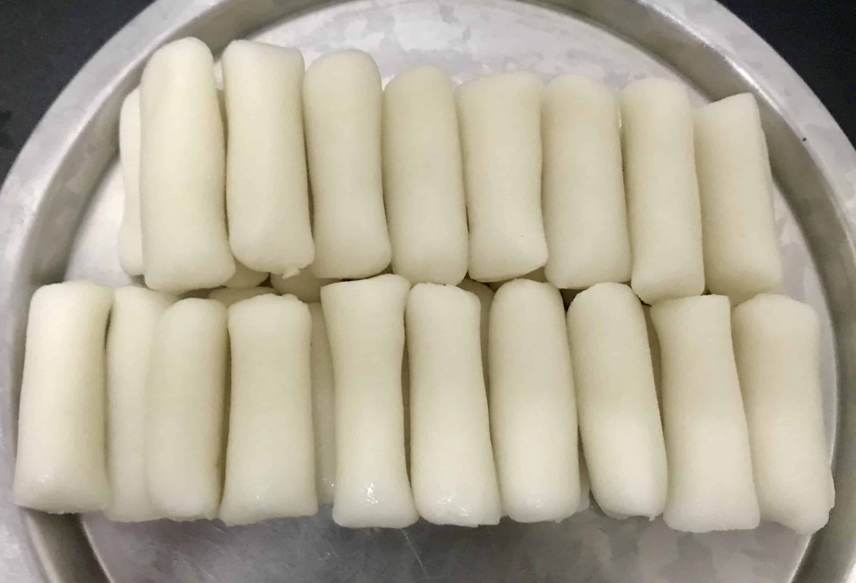 Garaetteok (cylindershaped rice cakes for tteokguk or tteokbokki