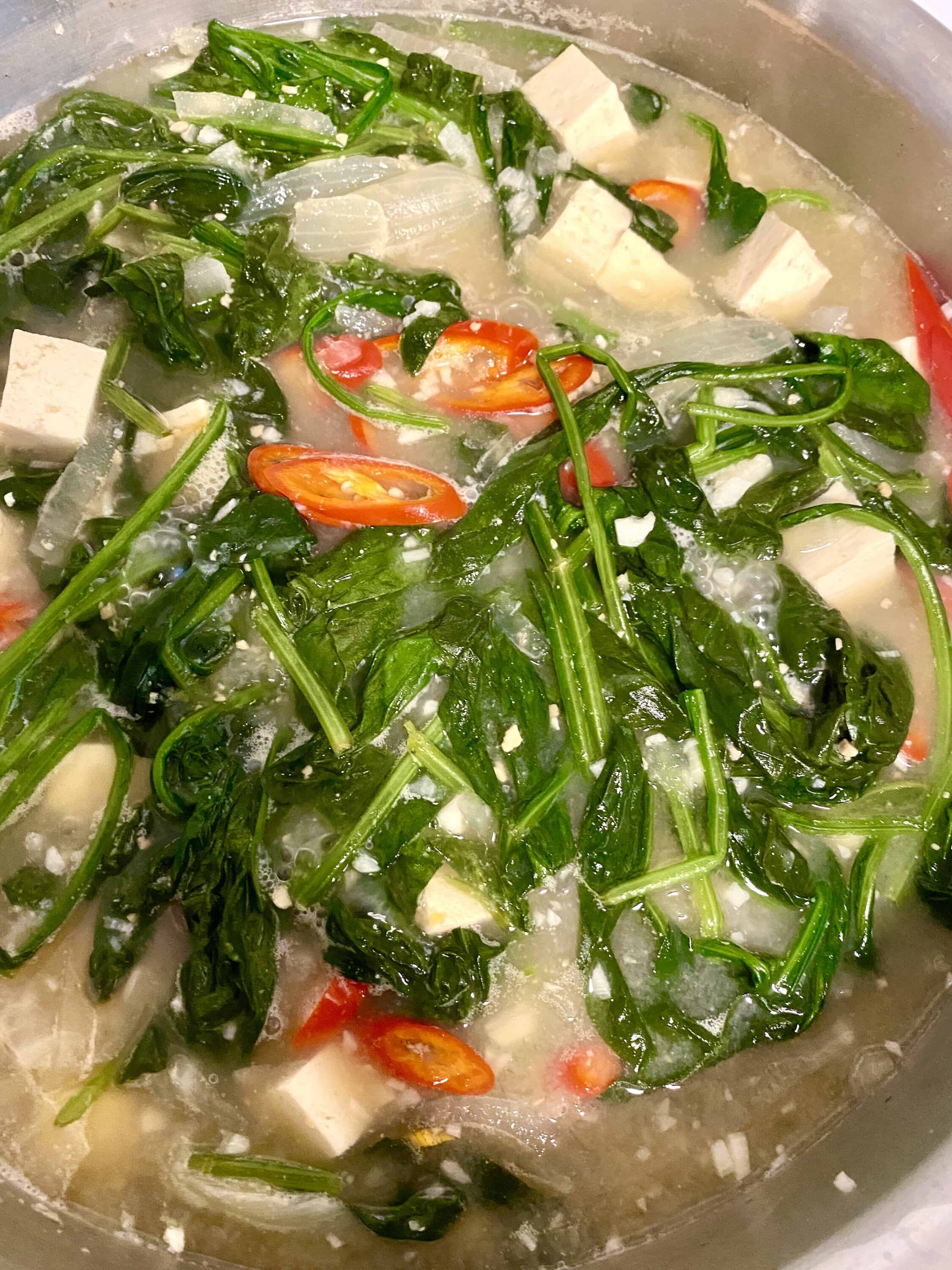 Soybean paste soup with spinach and clams (Sigeumchijogae doenjangguk