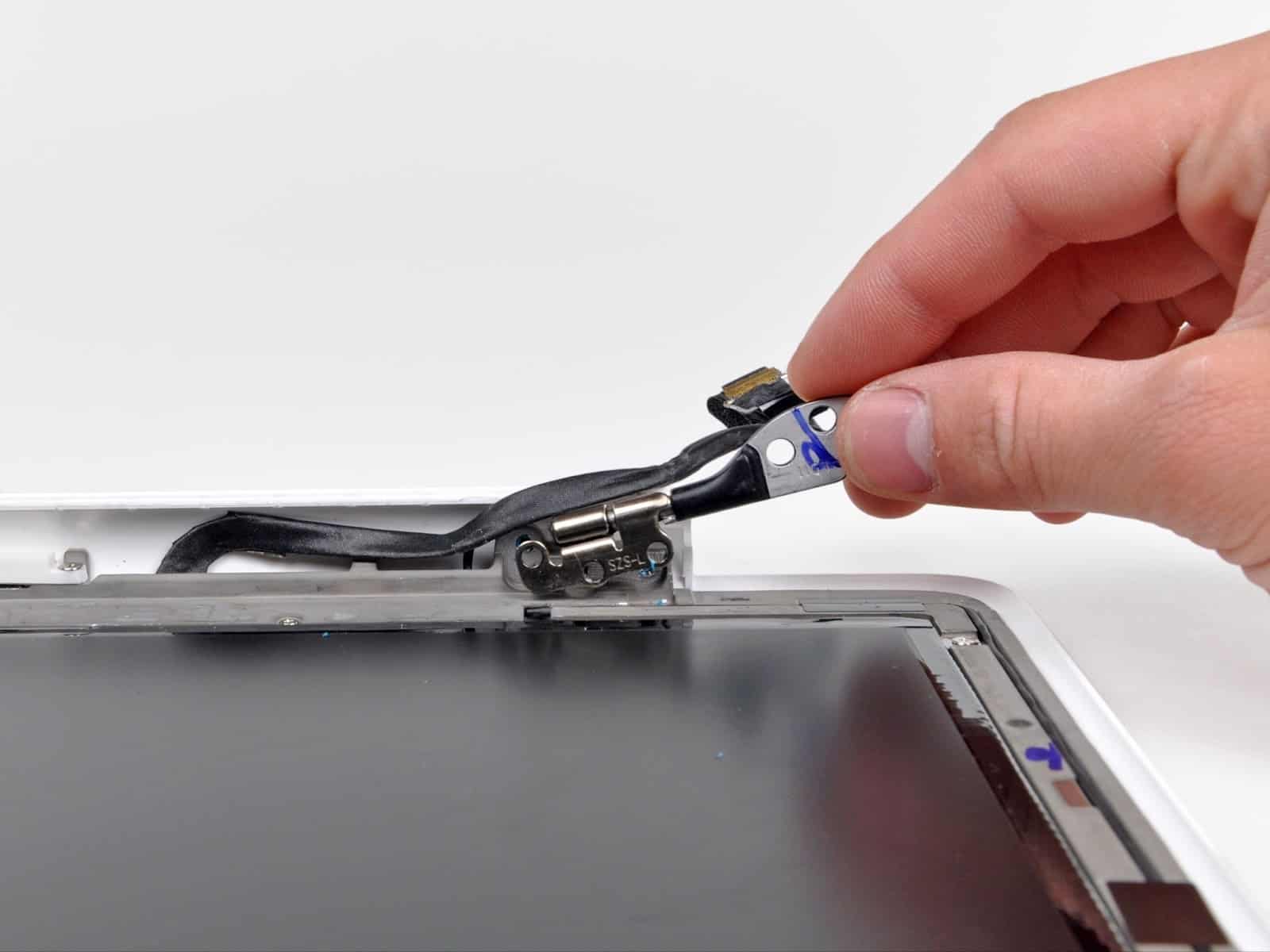 How to Tighten MacBook Pro Hinge (4 Steps with Pictures)