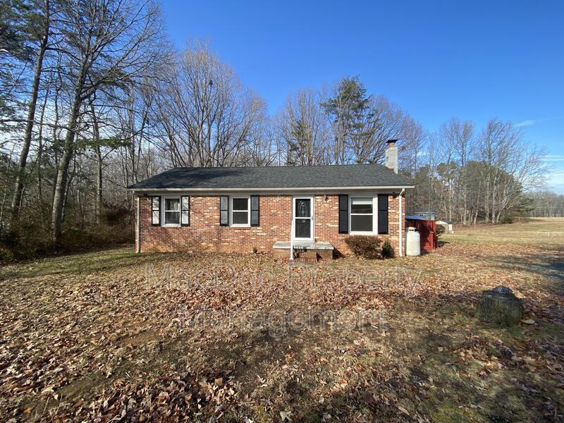 9745 Poindexter Road Louisa, VA 23093 MacDoc Property Management