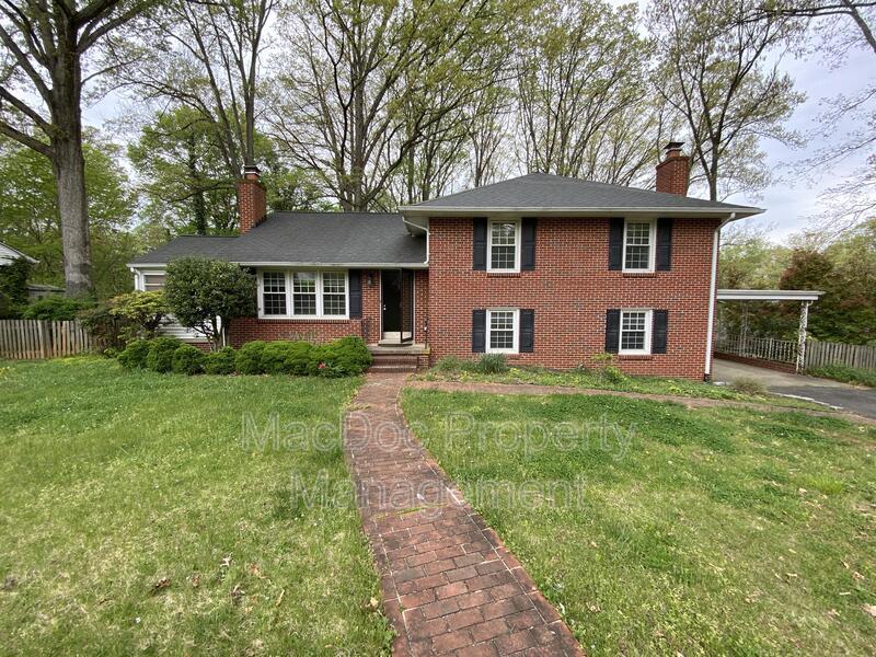 2 Westmoreland Place Fredericksburg, VA 22405 MacDoc Property Management