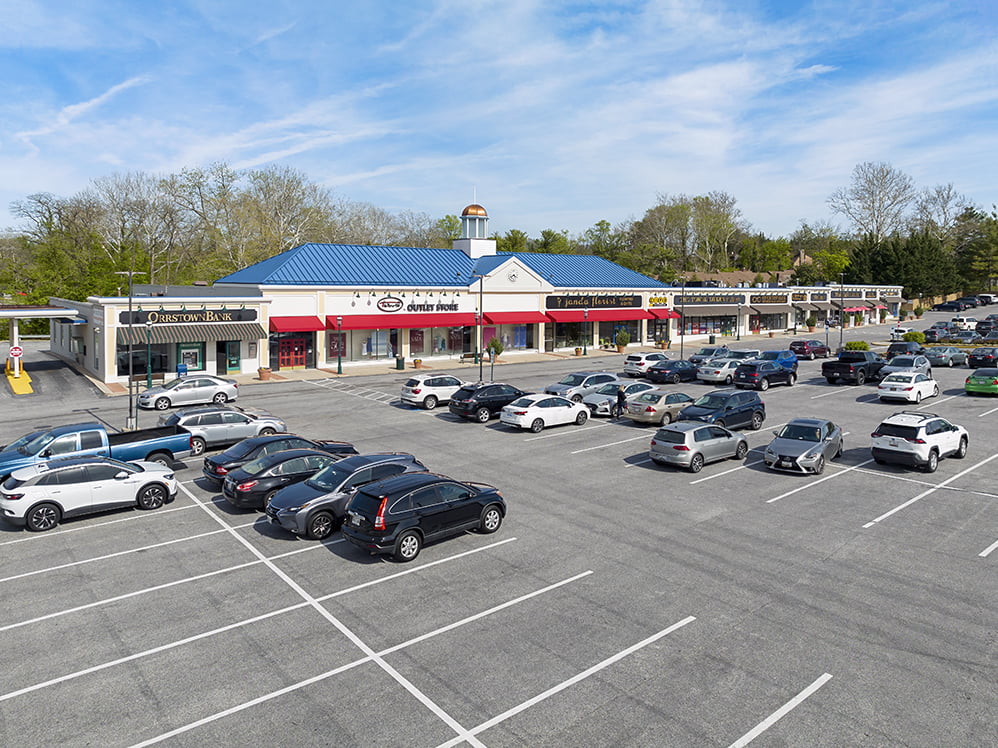 Scott's Corner Shopping Center MacKenzie Commercial Real Estate