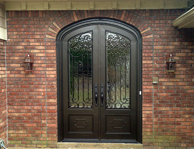 Pros and Cons of Sliding vs. Swinging Security Doors