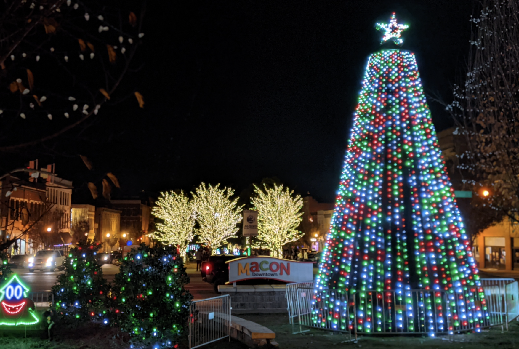 Christmas Downtown Macon 2022 Main Street Christmas Lights Extravaganza Returns For The Holidays | Macon-Bibb County, Georgia