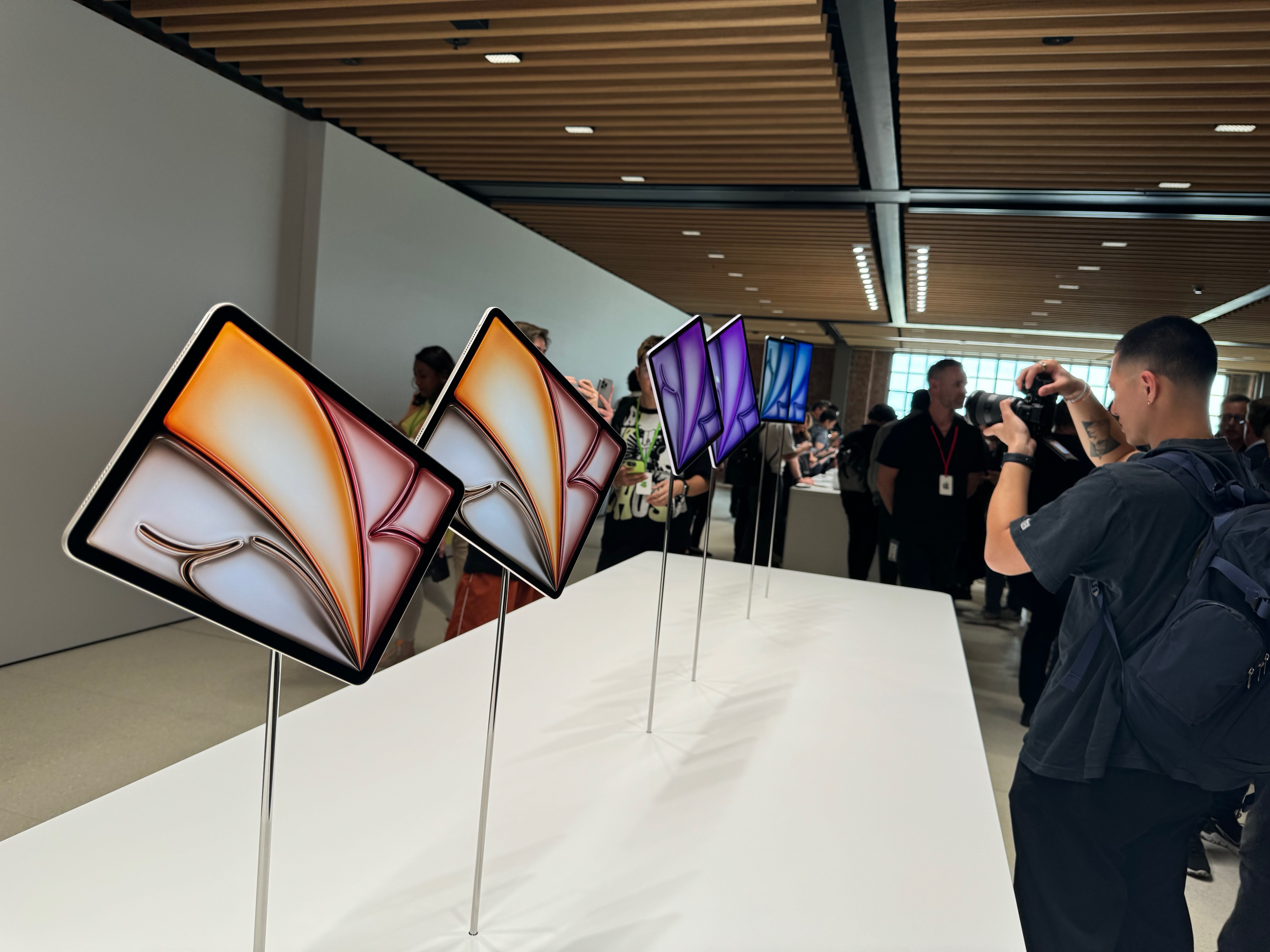 It looks like the iPad Air just lost a GPU core