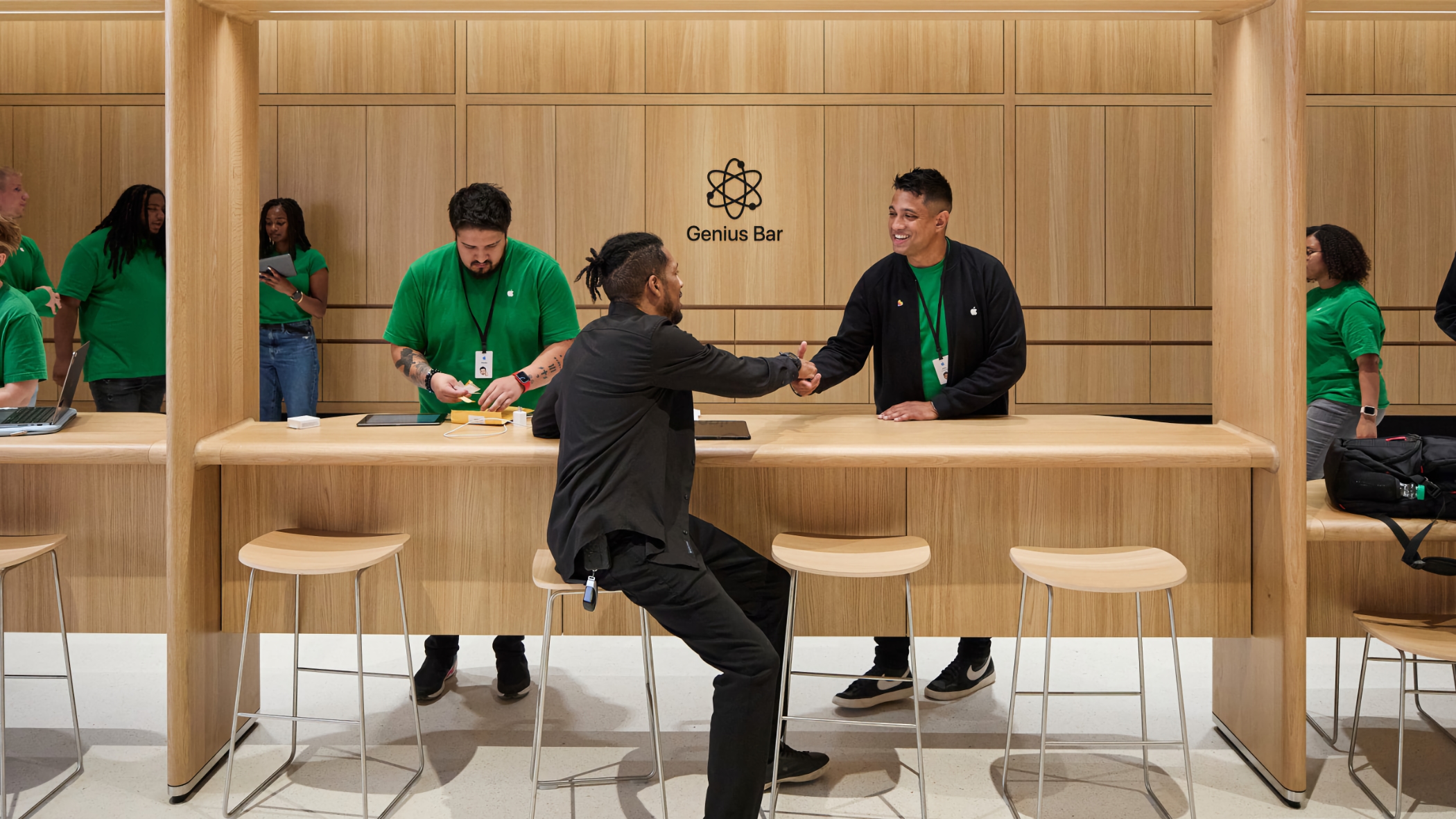 Apple is reportedly testing AI-powered tools for Genius Bar appointments