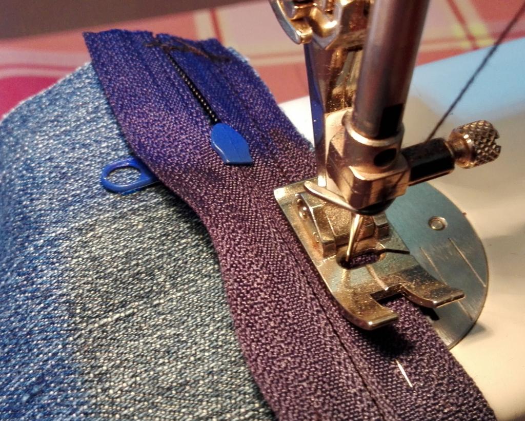 Einen Reißverschluss einnähen einfachste Übung Made my DIY