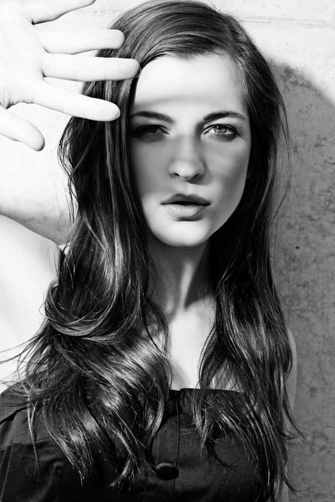 Portrait Mady Morrison Yoga Lifestyle