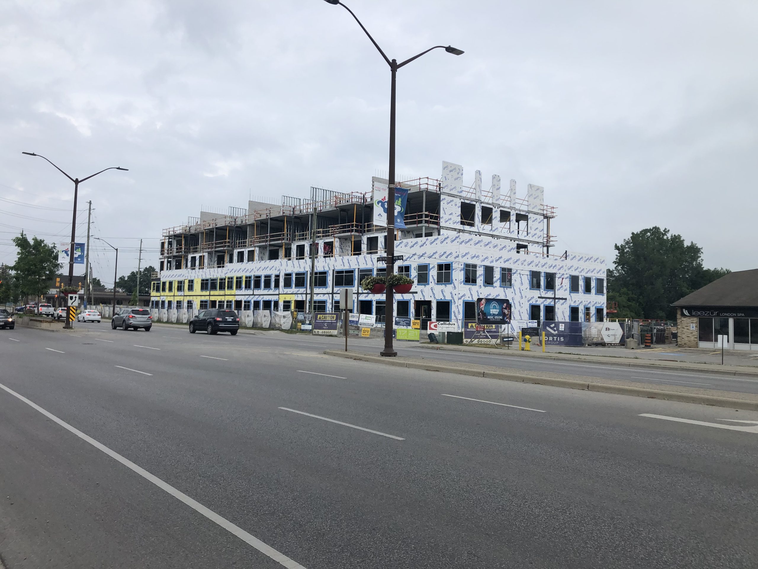 Hyde Park Village Magest