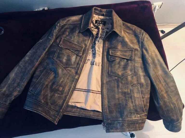 Leather Jacket Why Shoulder Straps and Zipper Sleeves? Magic of Clothes