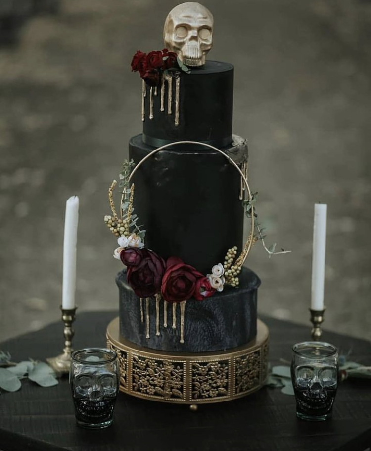 7 Modern Halloween Wedding Cakes For Your Wedding Day