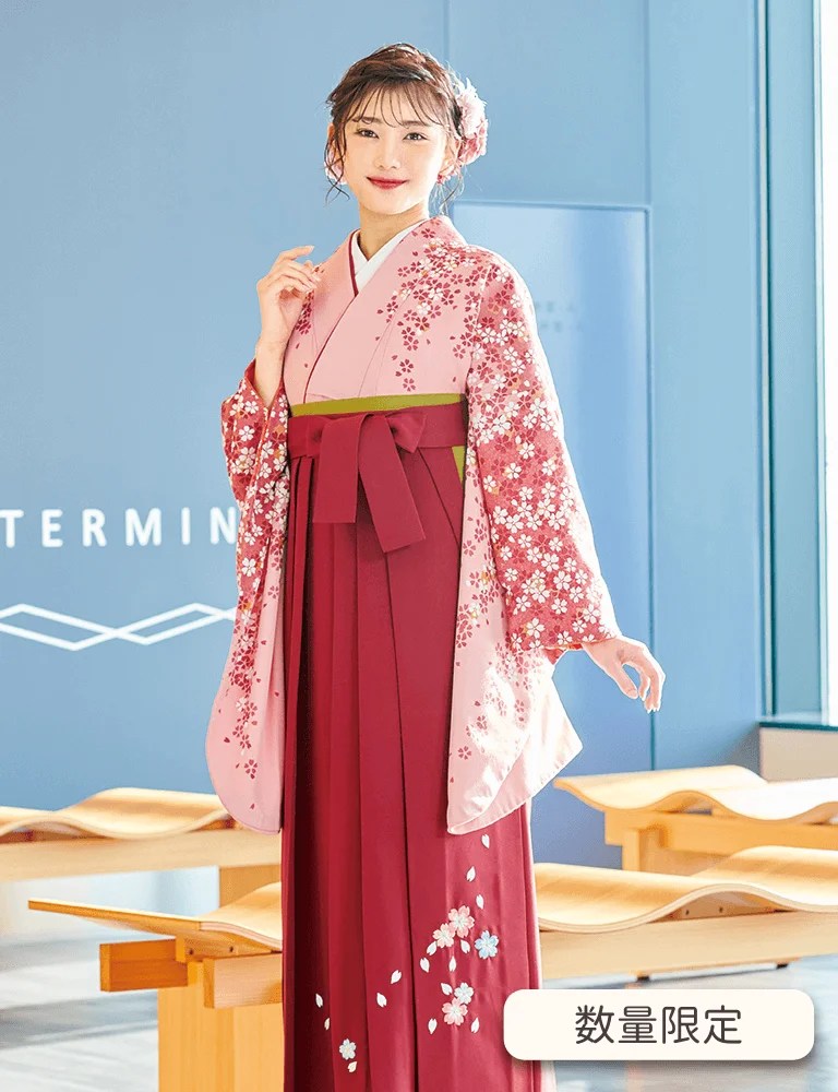 〈着物〉紫色まぼろし花柄着物 〈袴〉薄紫色ぼかし 無地袴 【T171】｜卒業袴のレンタルはマイム