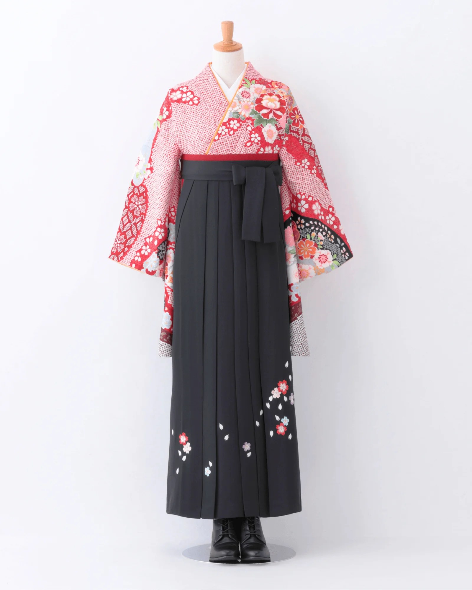 袴レンタルで人気の2大デザイン！古典とレトロモダンの袴コーデをご紹介｜お役立ち情報（卒業袴）｜マイム