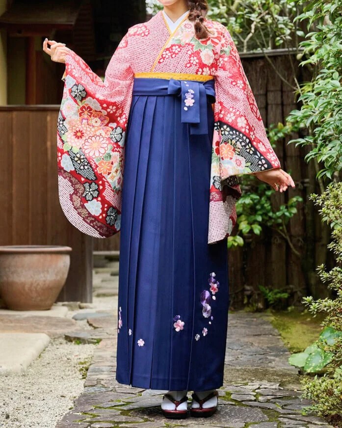 袴レンタルで人気の2大デザイン！古典とレトロモダンの袴コーデをご紹介｜お役立ち情報（卒業袴）｜マイム