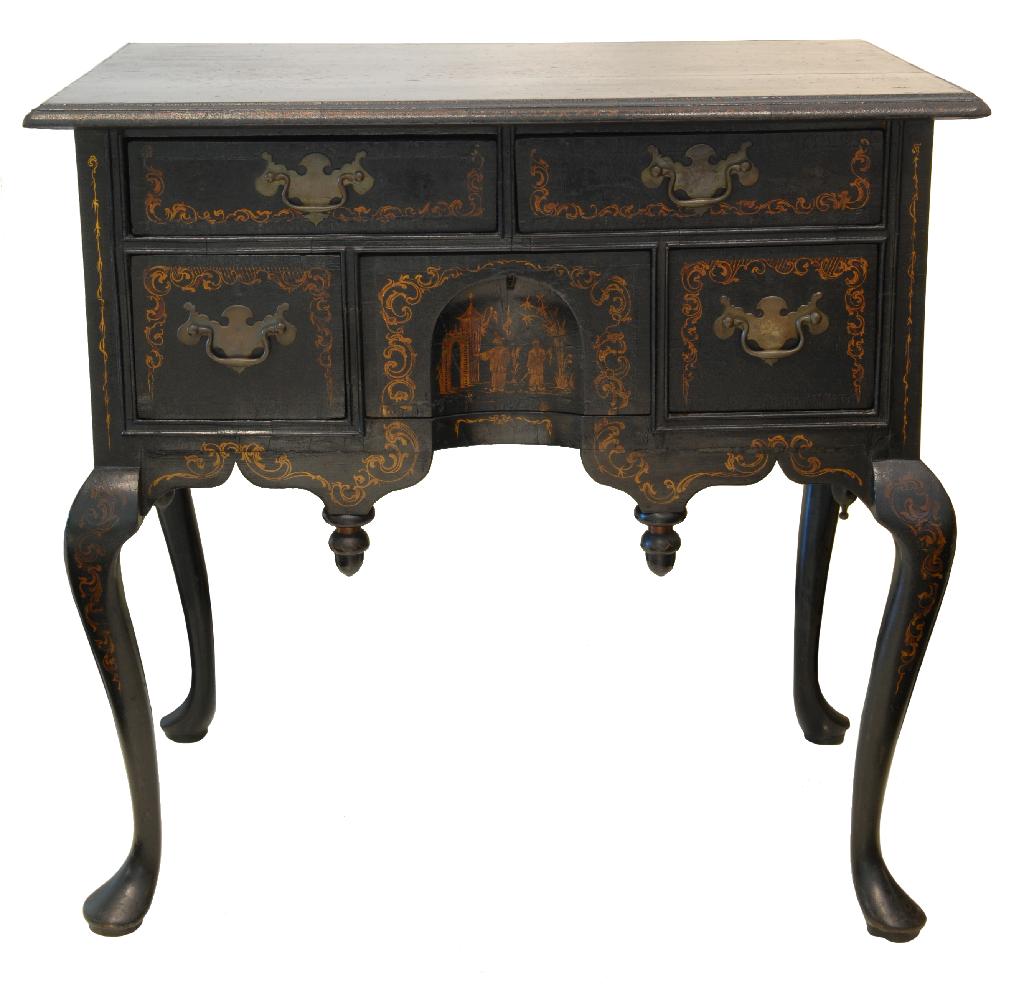 American Japaned lowboy Maison Felice