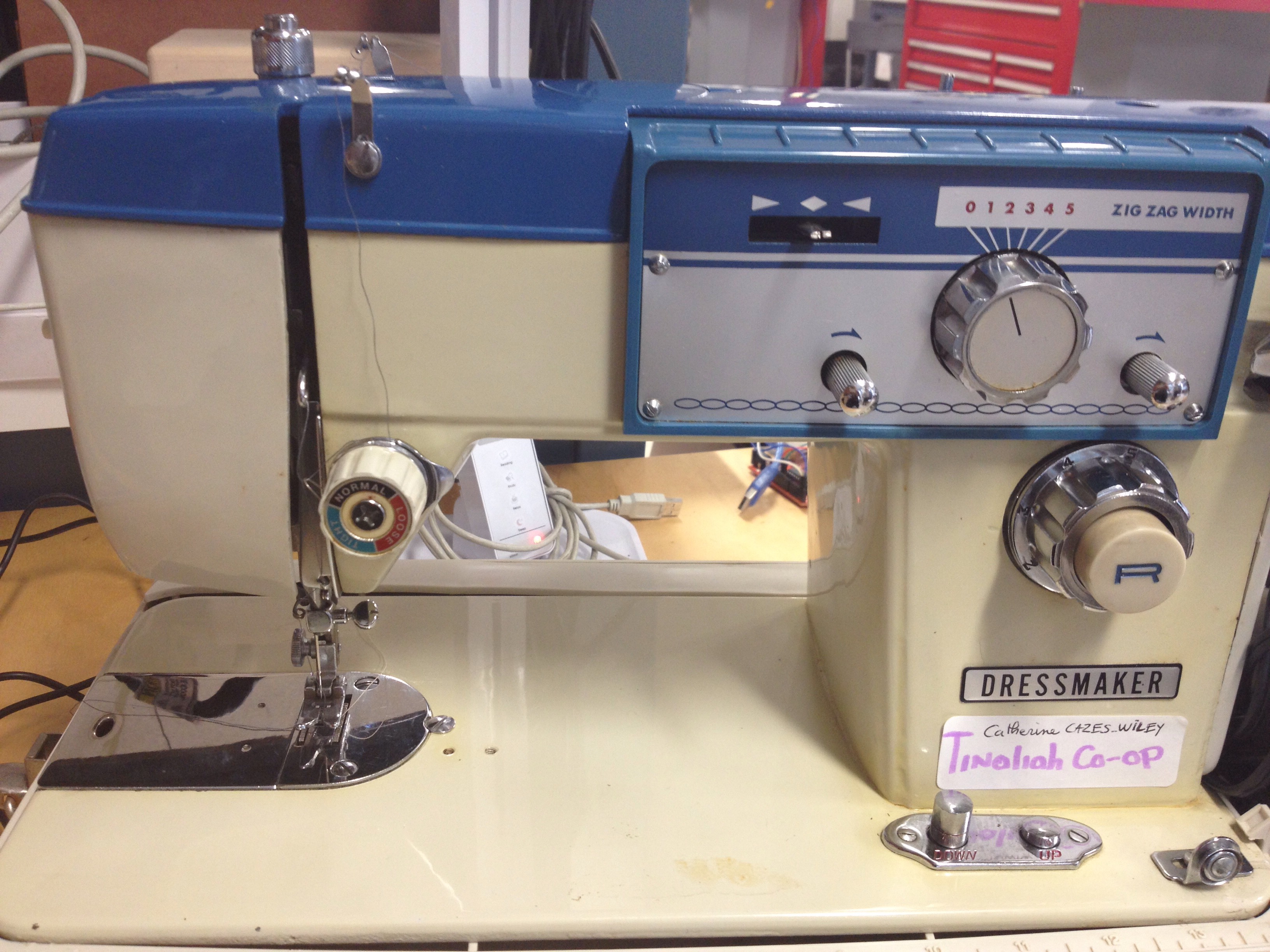 Dressmaker Sewing Machine Zig Zag