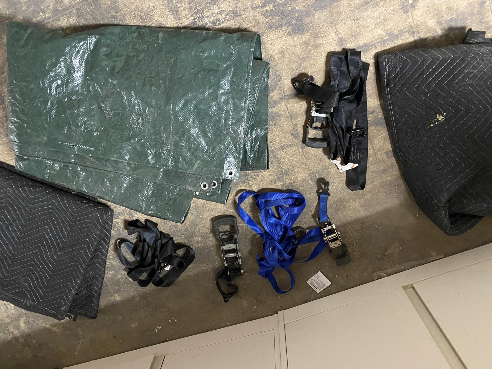 Moving Set (Ratchet straps, tarp, moving blankets) MakeHaven