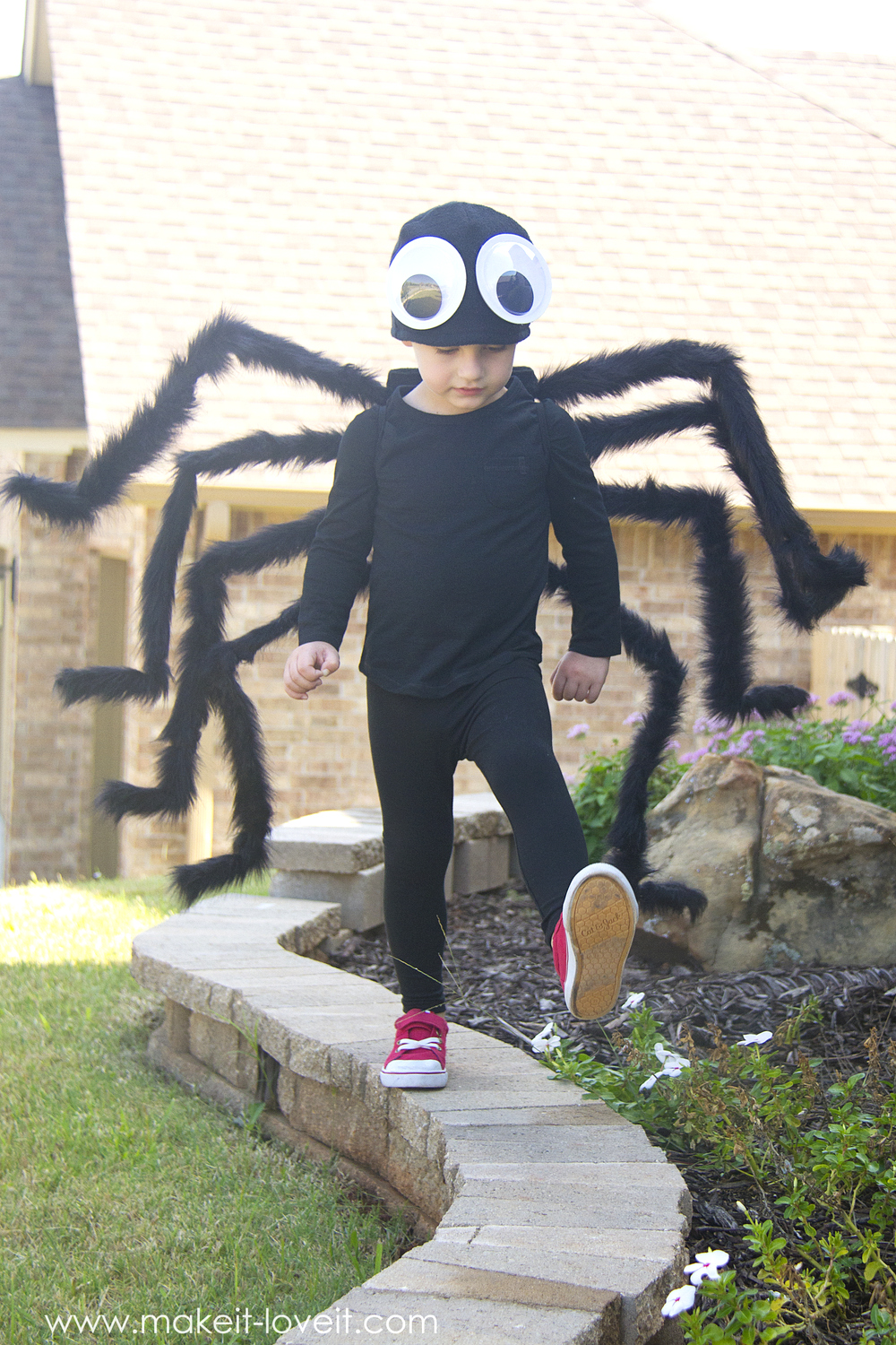 DIY Easy NOSEW Spider Costume!!! (...plus, one to GIVE AWAY!) Make