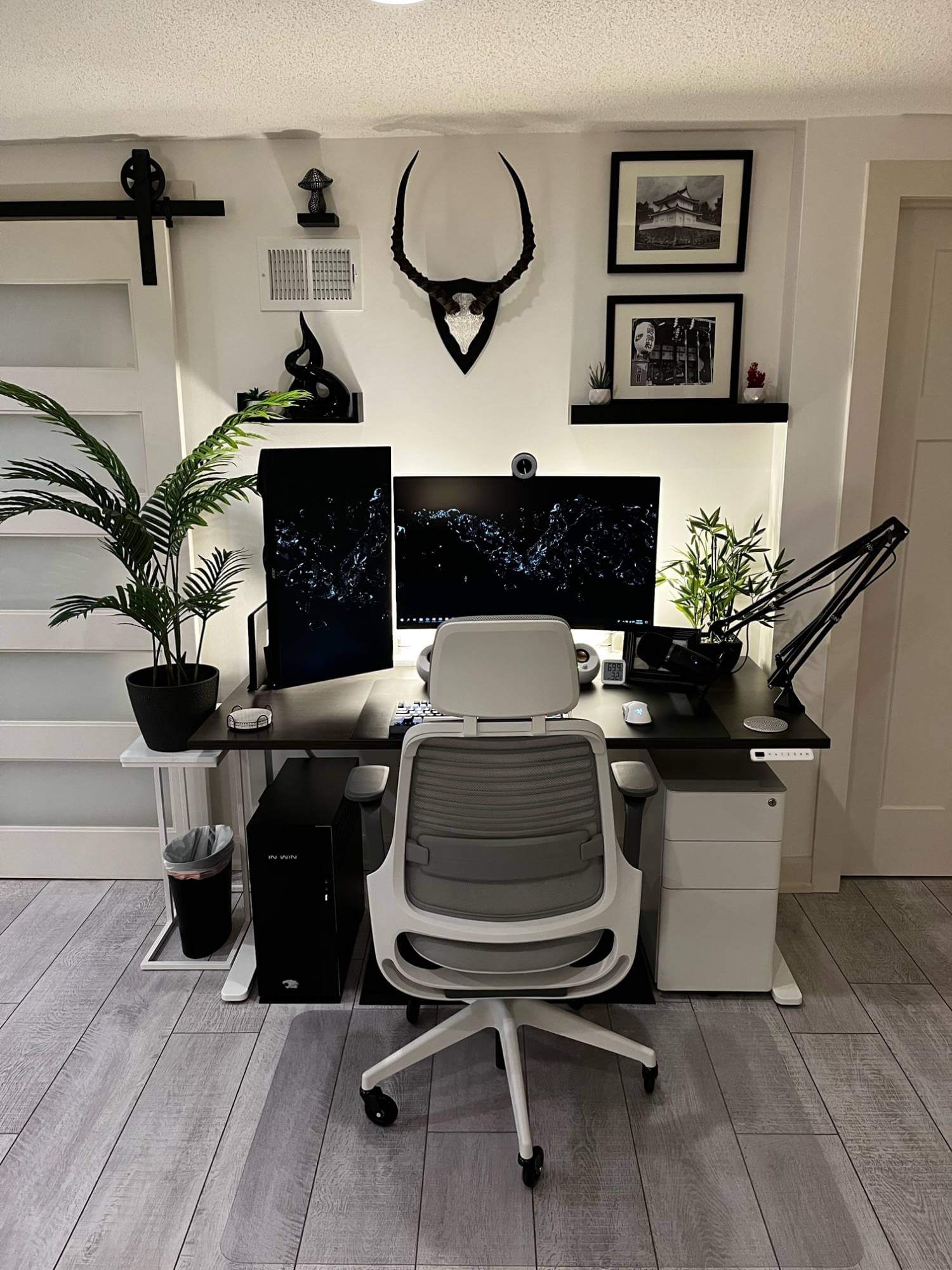 The Ultimate White and Black PC Setup Guide Achieve a Sleek and Modern