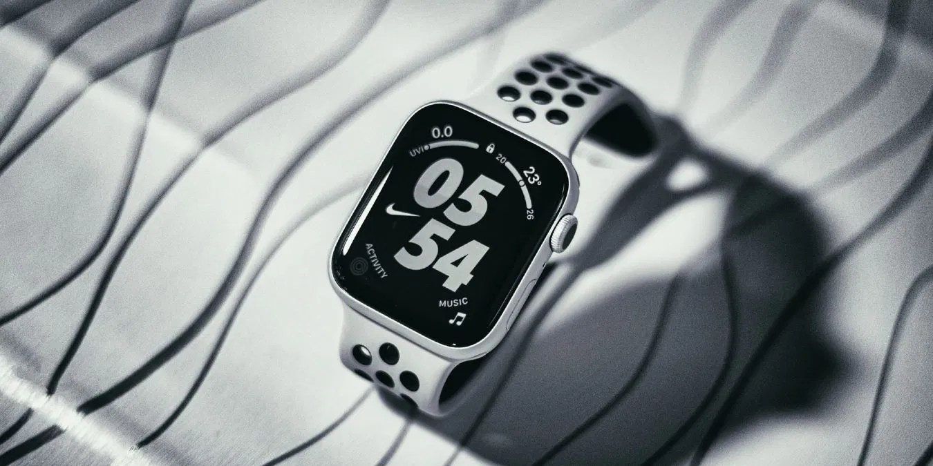 Fitbit vs. Apple Watch Which Is the Better Fitness Tracker Smartwatch? Make Tech Easier