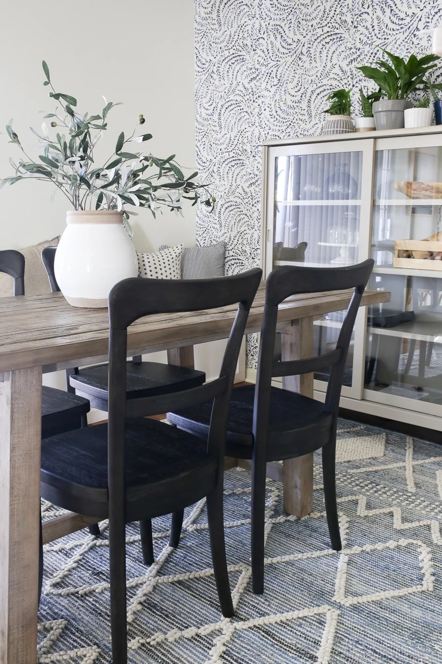 Black Dining Chairs How to Contrast Your Table and Chairs