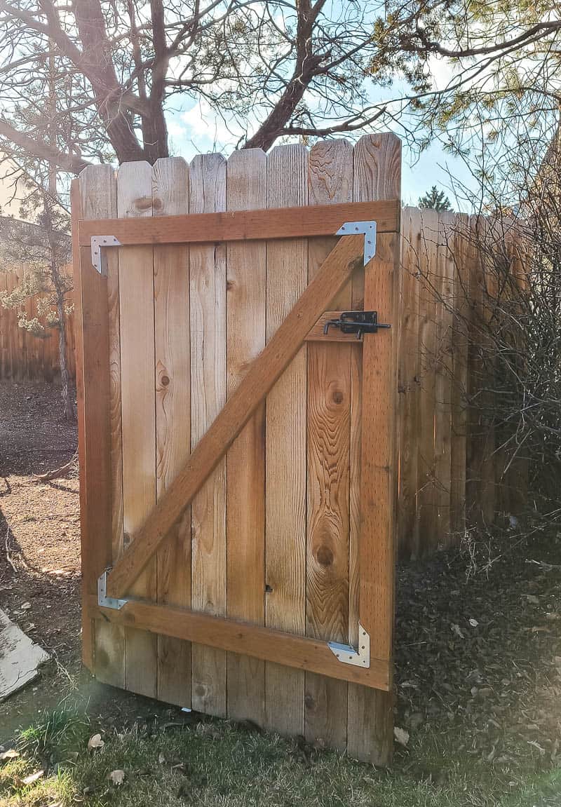 How to build a wood fence door Builders Villa