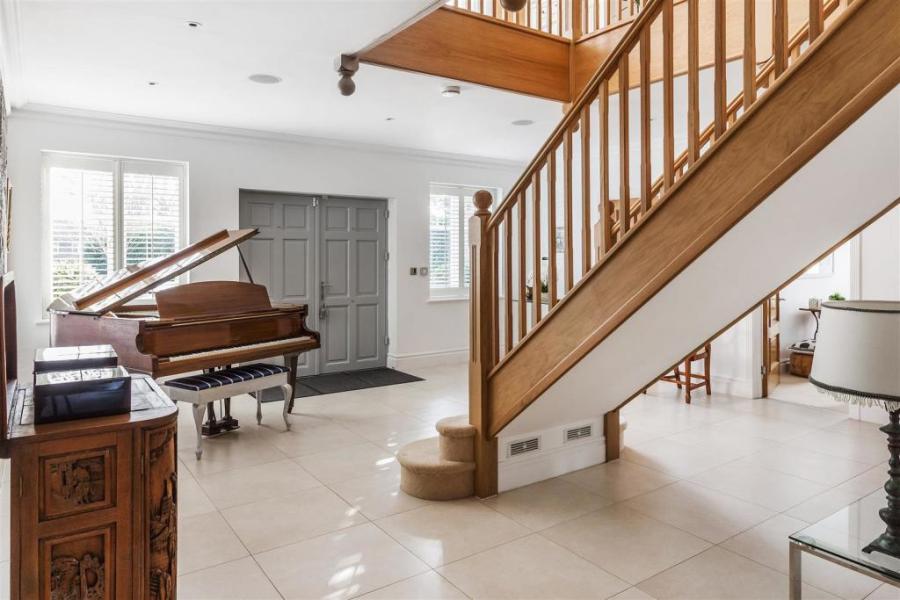 Heath Ridge Green, Cobham, Surrey KT11 Malcolm Jenkins Associates