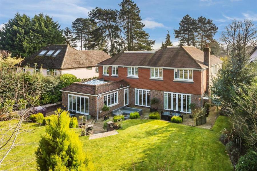 Heath Ridge Green, Cobham, Surrey KT11 Malcolm Jenkins Associates