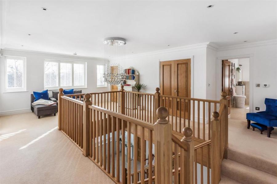 Heath Ridge Green, Cobham, Surrey KT11 Malcolm Jenkins Associates